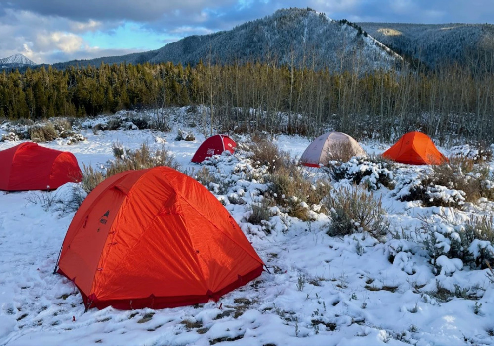 گرم نگه داشتن چادر در کمپ زمستانی